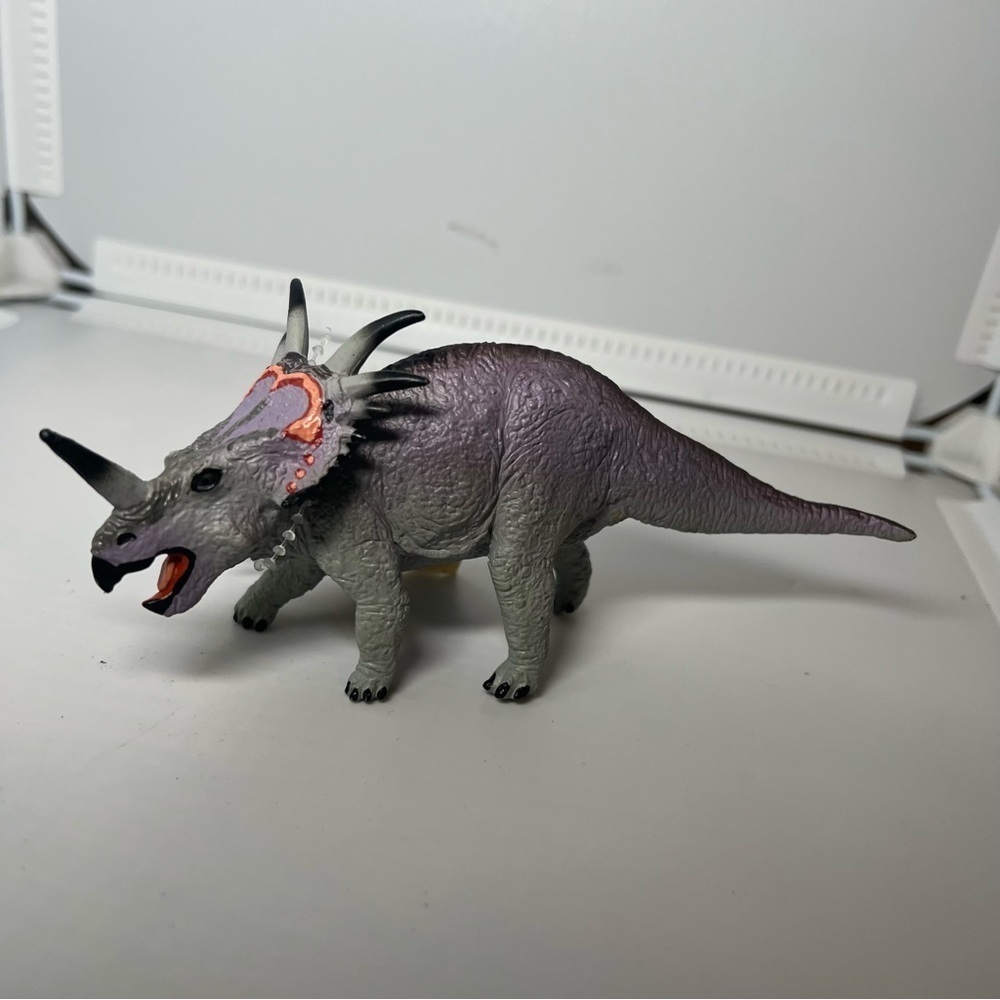 Carnegie Collection Safari Dinosaur "Styracosaurus" New